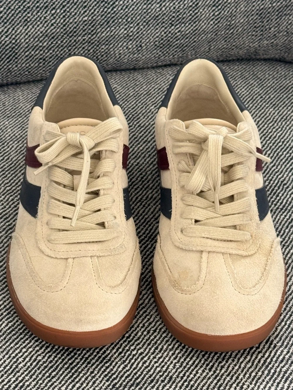 Vince Oasis Leather & Suede Sneakers Cream w/Navy & Burgundy Accents Sz Womens 8